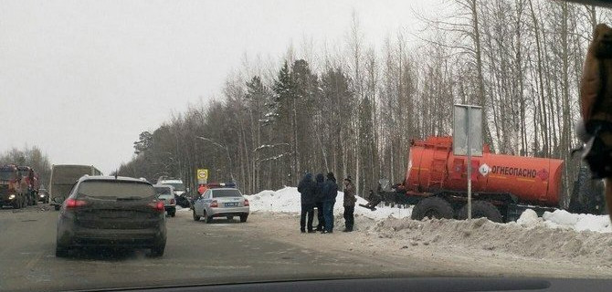 Три человека погибли в ДТП с цистерной в Югре