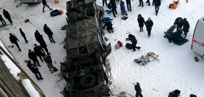 В Забайкалье автобус упал в реку - погибло 19 человек