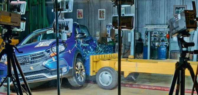 «АвтоВАЗ» рассказал, как проверяет на безопасность свои машины