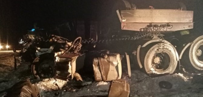 В ДТП с двумя грузовиками в Свердловской области погиб водитель
