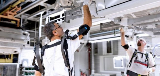 Audi тестирует экзоскелеты для рабочих