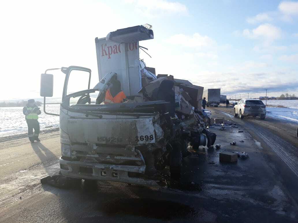 Водитель грузовика погиб в ДТП в Тюменской области (1)