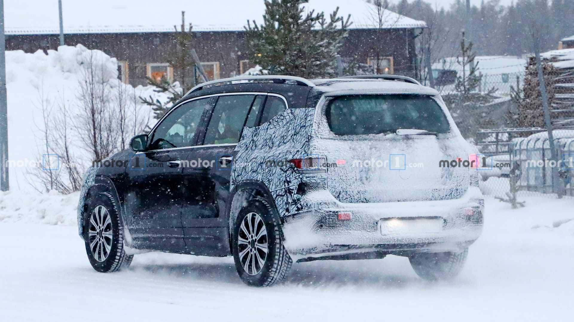 Электрокроссовер Mercedes-Benz EQB выехал на дорожные испытания мерс э 3