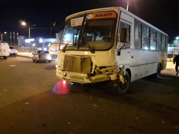 После ДТП с автобусом в Кургане водитель умер в больнице (2)