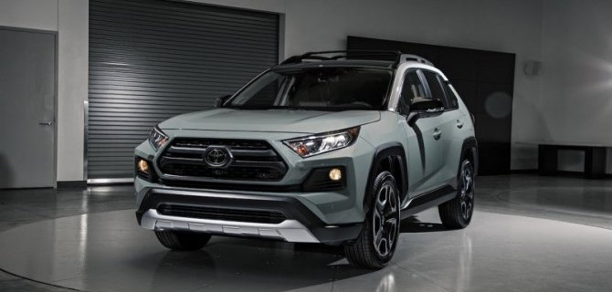Toyota RAV4: за год продажи в России снизились