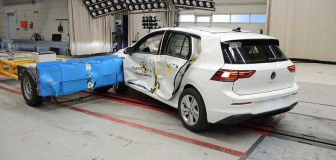 Новый Volkswagen Golf получил 5 звёзд в краш-тестах