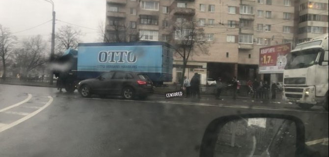 В Петербурге насмерть сбили женщину