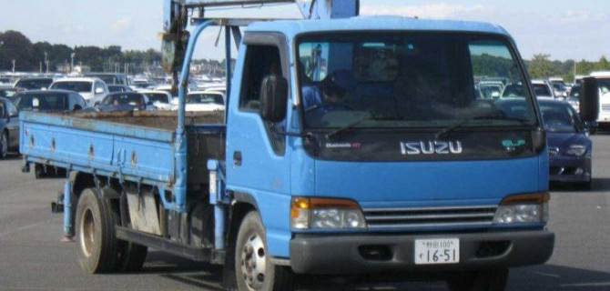 Летом в России запретят ввоз праворульных машин