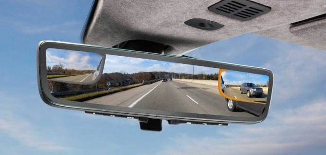 Aston Martin разрабатывает зеркала-телевизоры