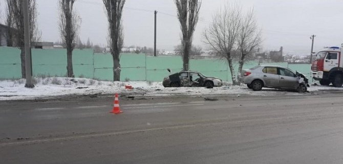 Мужчина погиб в лобовом ДТП в Волгограде