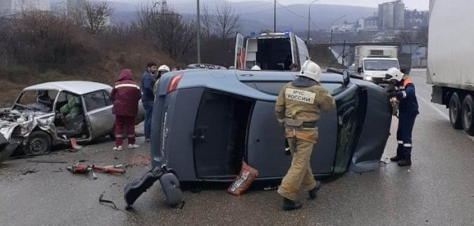 Один человек погиб и четверо пострадали в ДТП под Новороссийском