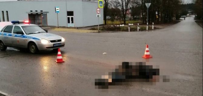 Под Лугой иномарка насмерть сбила мужчину