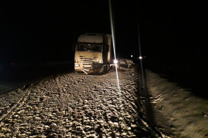 Два человека погибли в ДТП с грузовиком в Свердловской области (1)
