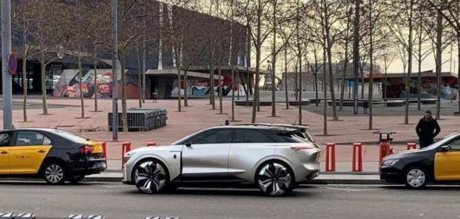 В Барселоне замечен странный Renault