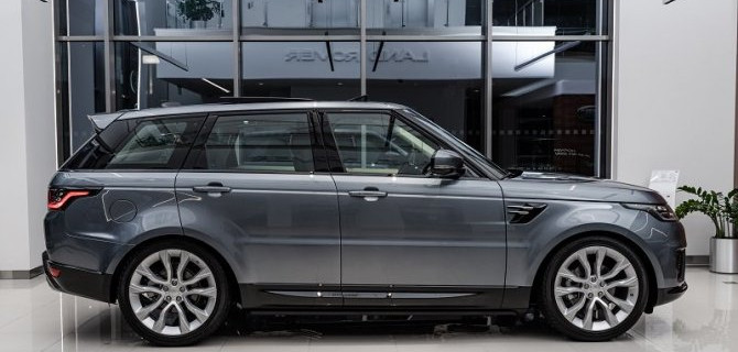 Range Rover sport с преимуществом до 700 000 рублей в «АВИЛОН»