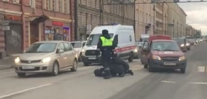 В Петербурге на Московском сбили двух пешеходов