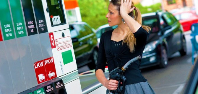 В России начали покупать меньше бензина