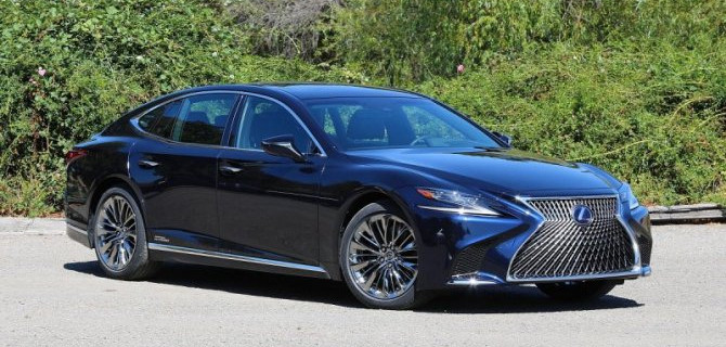 В России выросли цены на Lexus LS500