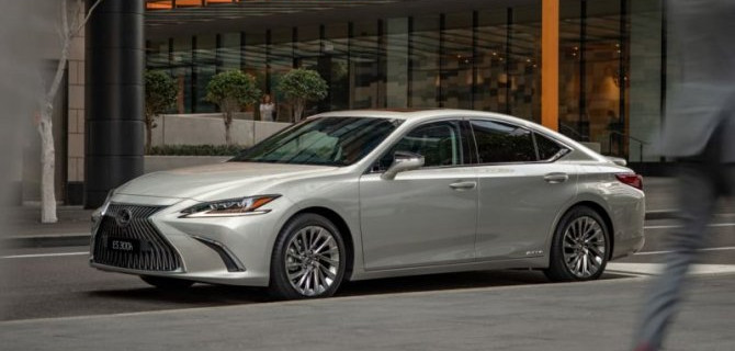 В Европе появится Lexus ES с камерами вместо зеркал