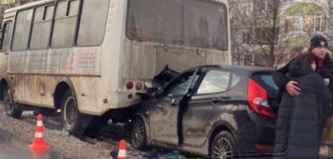 В ДТП с автобусом в Вологде погиб человек