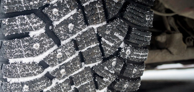 Синоптики советуют ждать со сменой зимней резины до апреля