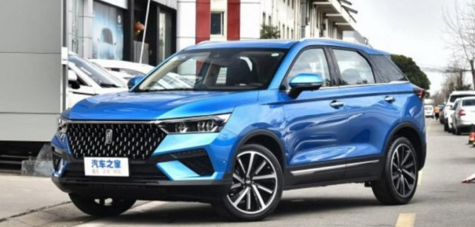 В продажу поступил новый кроссовер FAW T77 Pro