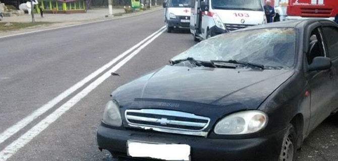 В Крыму погиб пожилой водитель, не справившись с управлением и врезавшись в столб