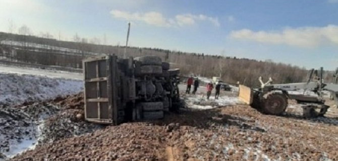 Водитель грузовика погиб в ДТП под Череповцом