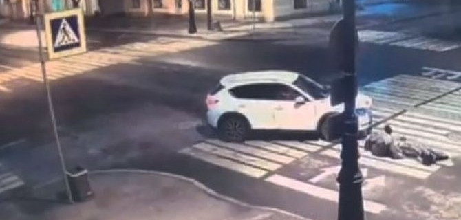 В Кронштадте женщина-водитель сбила двух человек на переходе