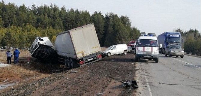 Молодой водитель погиб в массовом ДТП в Удмуртии