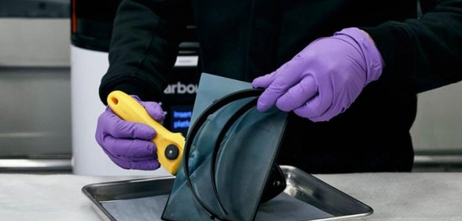 Пандемия: в Lamborghini начали выпуск средств индивидуальной защиты