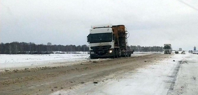 Под Тюменью столкнулись по два Hino и Isuzu