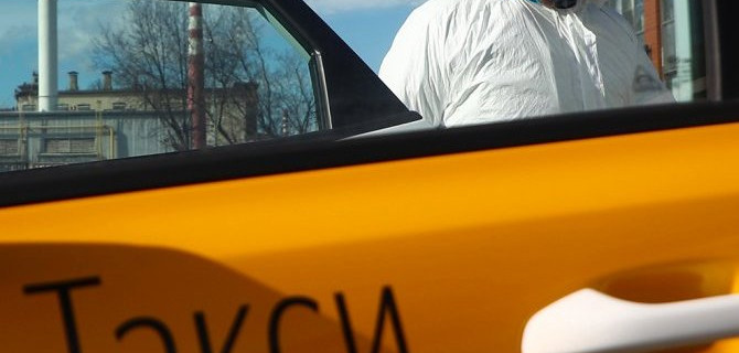 Пандемия: таксисты в Москве должны будут проверить у пассажира спецпропуск перед поездкой