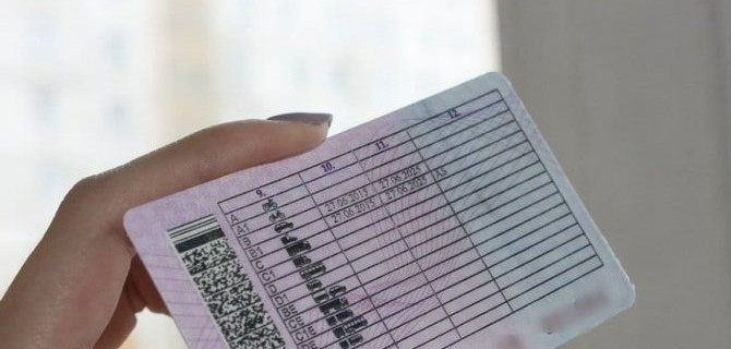 Пандемия: в России отменены штрафы за просроченные перерегистрацию автомобиля и замену водительских прав