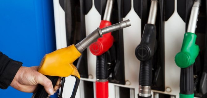 Пандемия: в России резко сократилось производство бензина