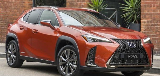 Падение рубля: изменены рублёвые цены на автомобили Lexus