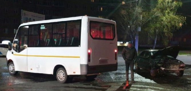 Две женщины пострадали в ДТП с маршруткой в Воронеже