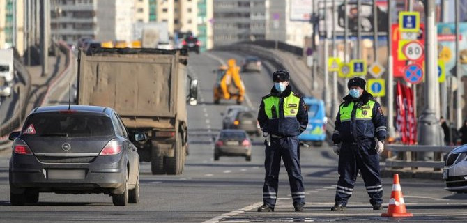 Пандемия: ГИБДД начала проверку пропусков на въезде в Москву