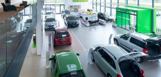 Регионы решают: в России возобновляется продажа автомобилей