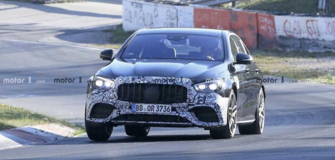 Новый Mercedes-AMG E63: камуфляжа стало меньше