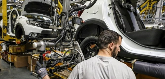 Пандемия: фирма Renault возобновила работу своих заводов во Франции