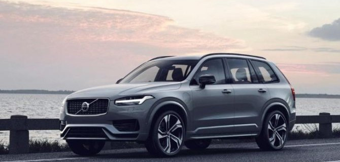 Базовый Volvo XC90 стал богаче