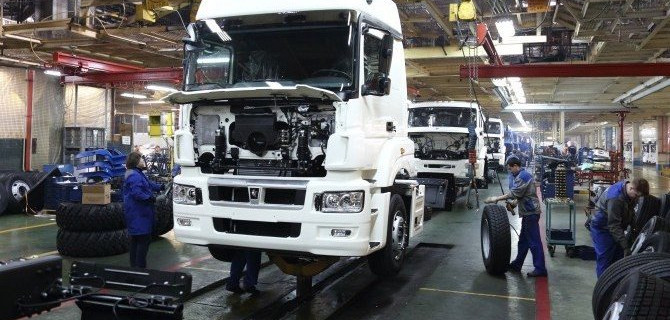 «КамАЗ» вновь остановил конвейеры