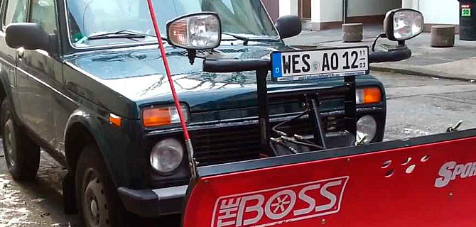 Немцы превратили российскую "Ниву" в мини-бульдозер