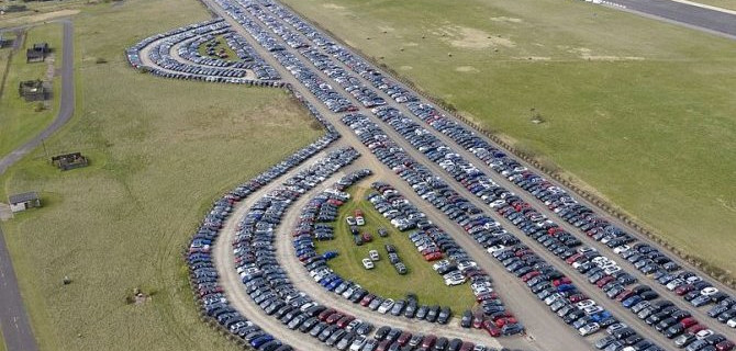 Авиабаза королевских ВВС стала парковкой для нераспроданных автомобилей на £35 млн