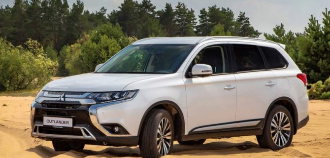 Падение рубля: подорожали автомобили Mitsubishi