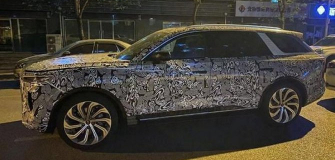 Роскошный электромобиль Hongqi E115 лишился камуфляжа