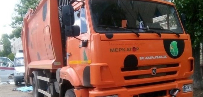 В Балакове мусоровоз насмерть задавил женщину