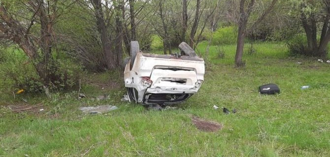 Три человека пострадали при опрокидывании машины в Тоцком районе