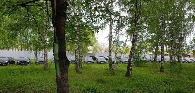 В Челябинске обнаружили 56 новых Toyota Camry, которые не пригодились местным властям и стоят под открытым небом